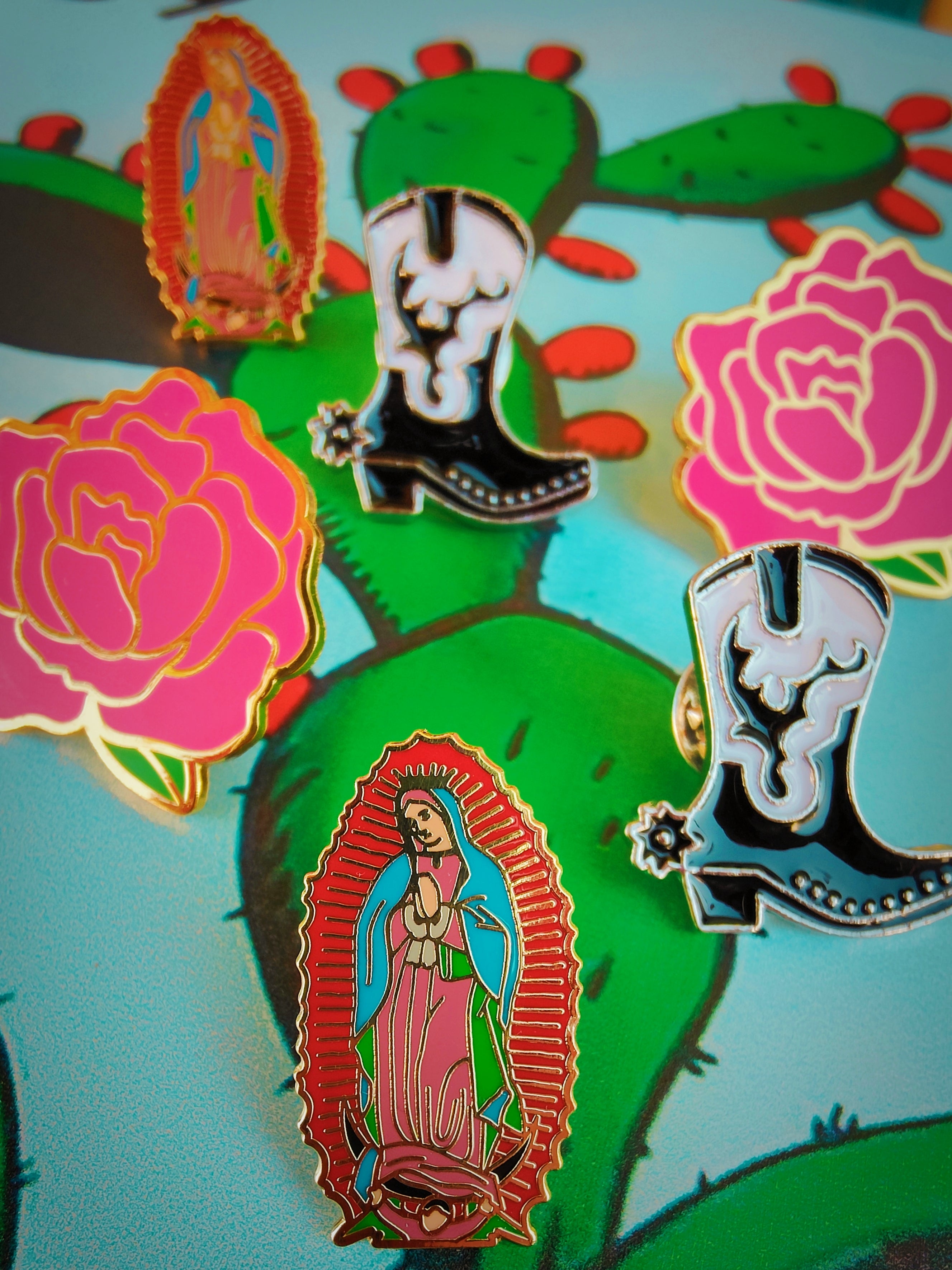 Decorate clothes, bags,and whatever else you can find with these gorgeous pins .A fantastic postable gift for all of your Mexican kitsch loving pals!

Enamelled metals.


