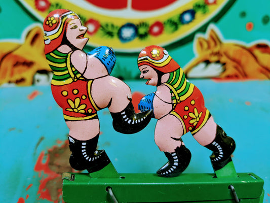 Boxers  Use the power of your hand to make these Boxers have a round of fisticuffs.