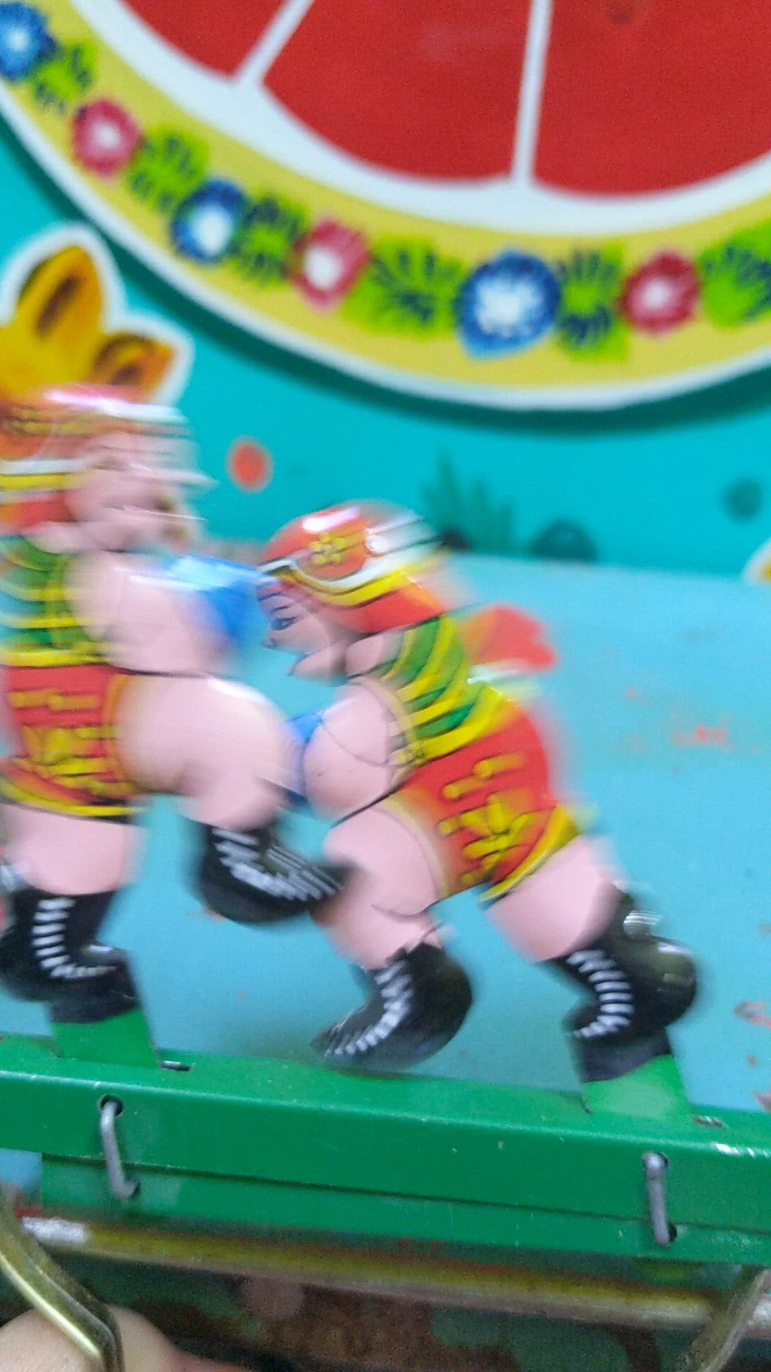 Boxers  Use the power of your hand to make these Boxers have a round of fisticuffs.