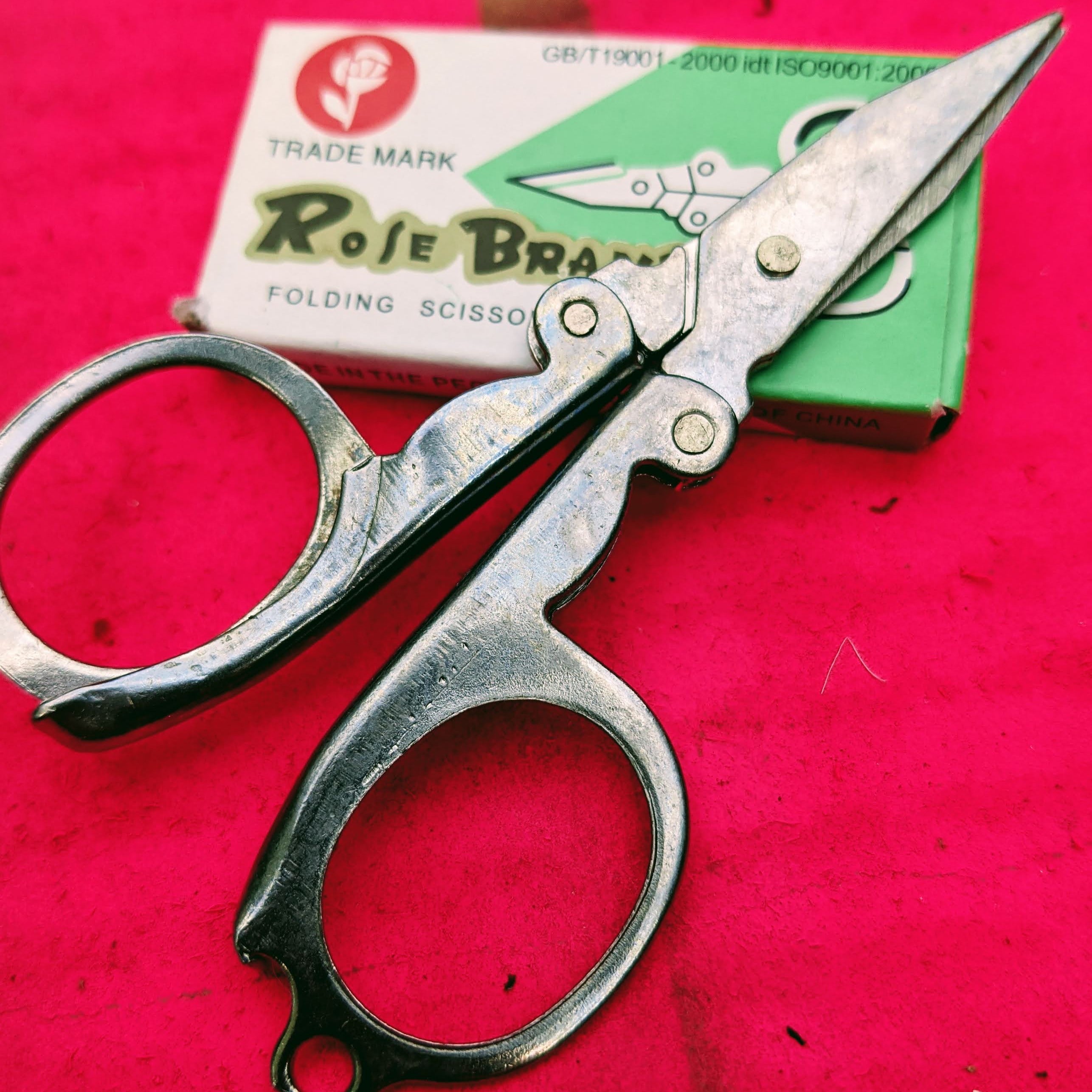The ledgendary Rose brand scissor.  Set of 3 Stainless steel fold away indian scissors  Absolutely perfect for those christmas crackers and stocking fillers  Approx 5 x 3 cm