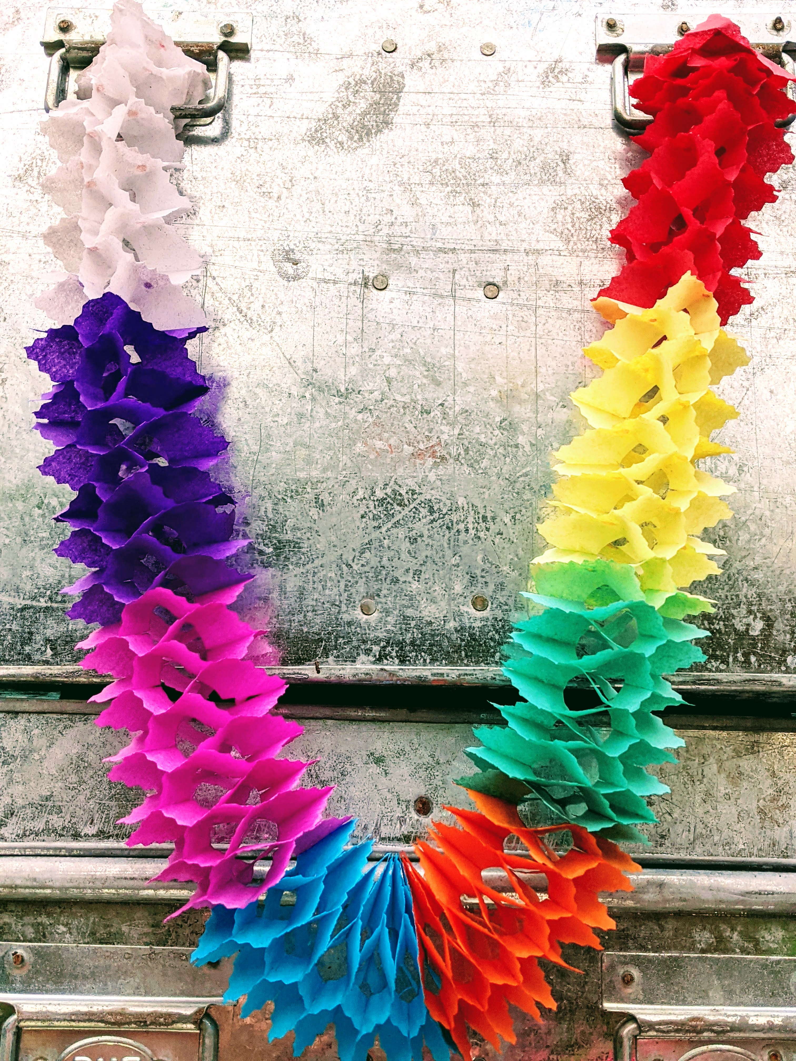 Paper streamers set of 10